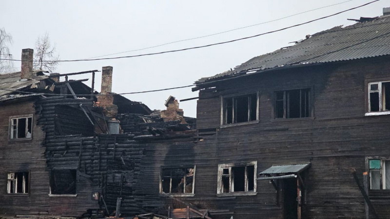    Появились фото уничтоженного огнем дома в ПетрозаводскеАлександр Чкалов