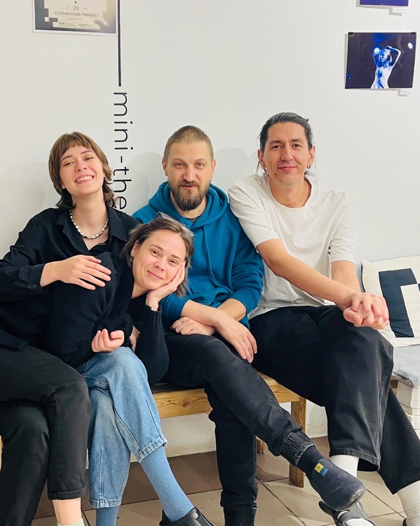 На фото команда mini театра - Екатерина Писарева, Полина Малахова, Александр Черепанов, Руслан Сайфутдинов