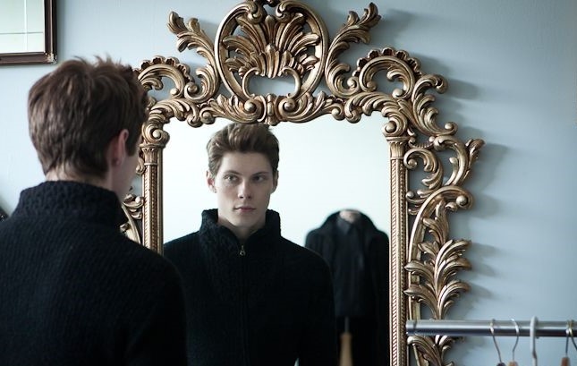 Казалось бы - обычное зеркало