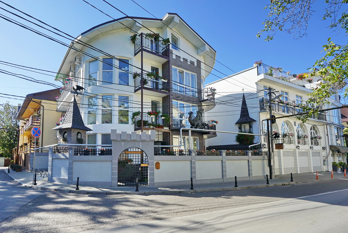 Адрес: Лазаревское, ул. Калараш, 14 Тел. : +7 (903) 449-01-77