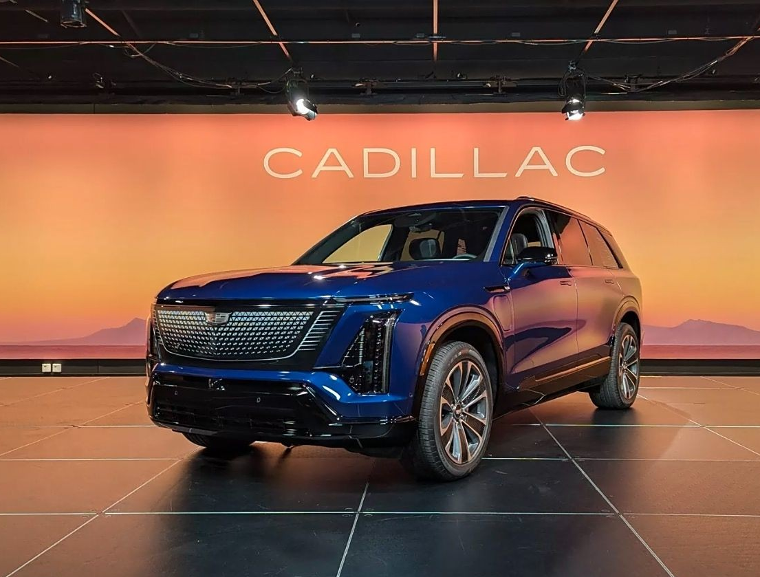 Новый большой кроссовер Cadillac Vistiq 