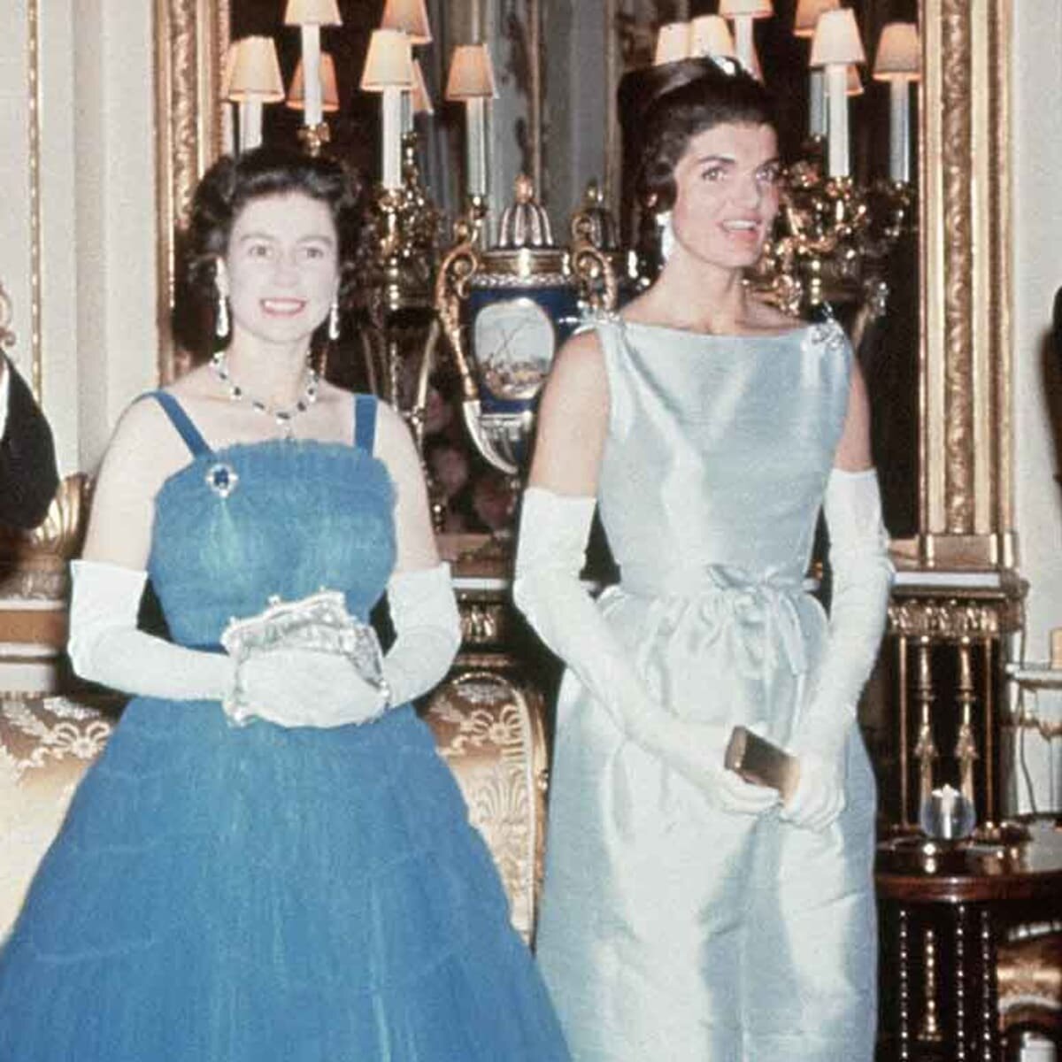 Во время встречи в Букингемском дворце в 1961 году Елизавете II было 35 лет, а Жаклин Кеннеди 32 года.