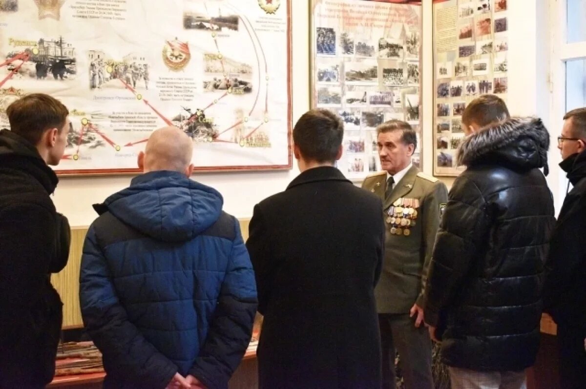    В Твери День призывника посетили порядка 200 студентов ссузов