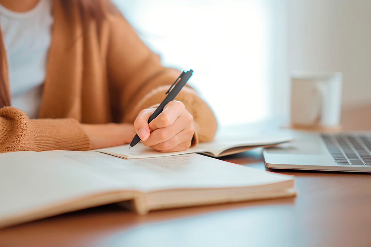 oatawa / Shutterstock / FOTODOM📷В описании широко используются синонимы и назывные предложения