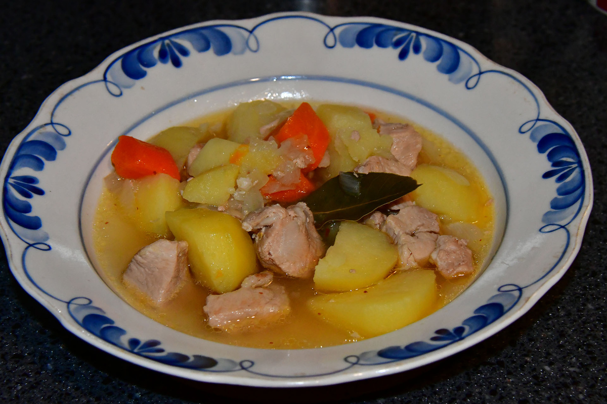 Мясо с картофелем и морковью