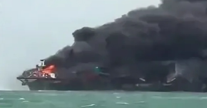 "Абраму Линкольну" прилетело...