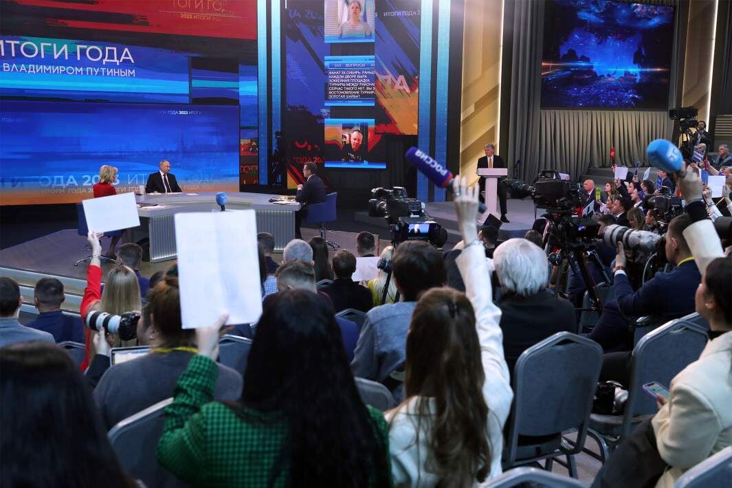 Президент России Владимир Путин во время программы «Итоги года» в Гостином Дворе в 2023 году, Фото: ИЗВЕСТИЯ/Андрей Эрштрем
