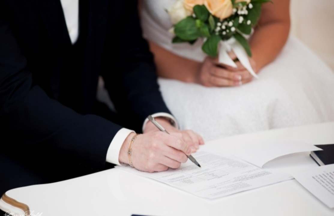    Минюст: мигрантам из реестра контролируемых лиц запретят браки в России