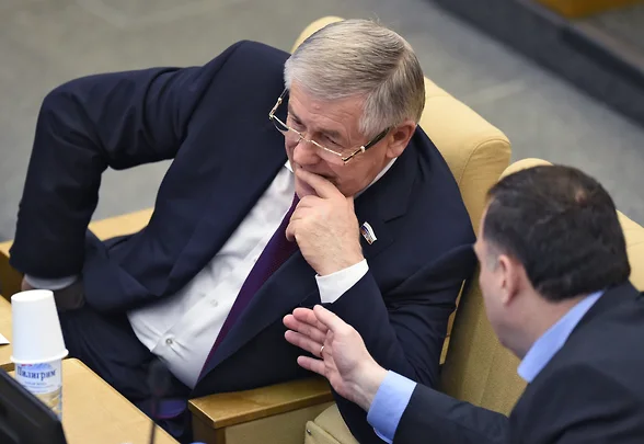 Фото из материала "Коммерсанта" "Декабристы разбудили Ельцина" https://www.kommersant.ru/doc/6239896?ysclid=m3iufiwb2z919771688