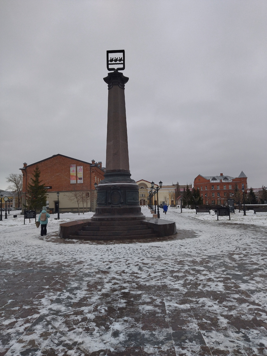 Исторический центр. Стелла основания города.
