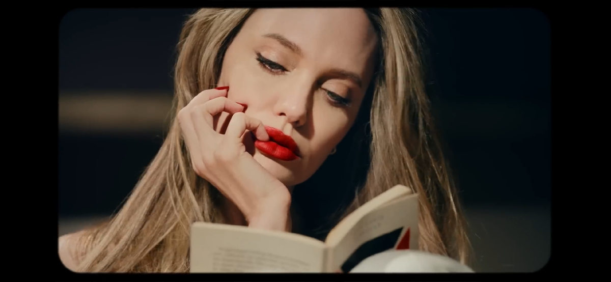 Анджелина Джоли стала лицом новой рекламной кампании Tom Ford Beauty, продвигающей помады Runway Lip Color 