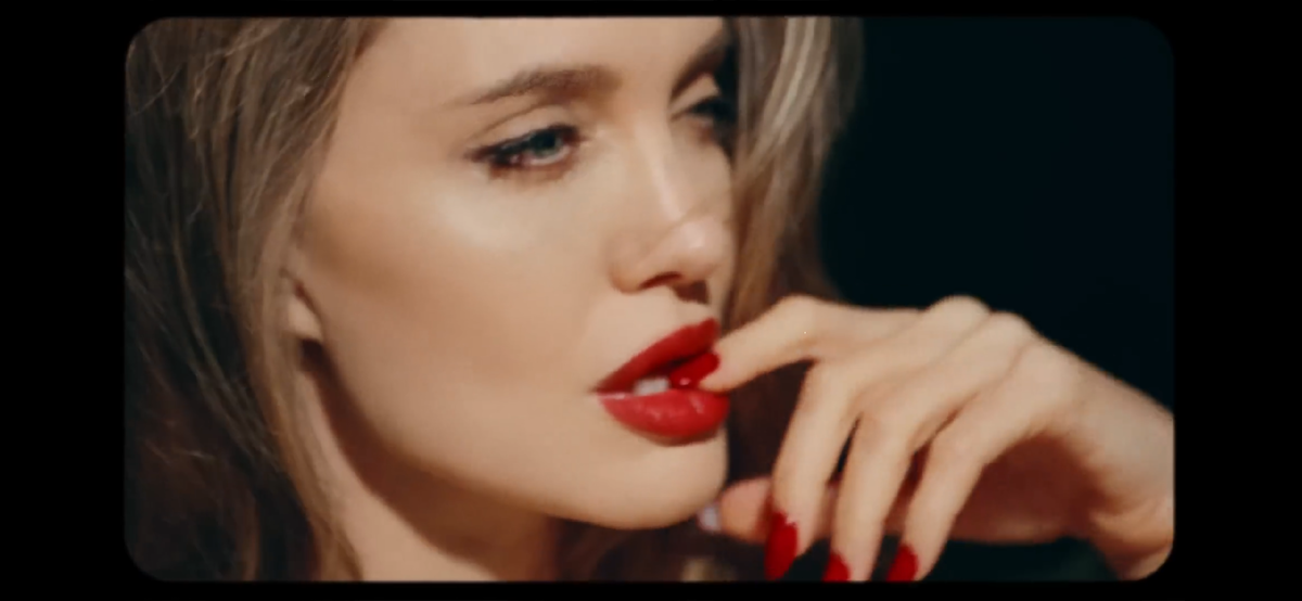 Анджелина Джоли стала лицом новой рекламной кампании Tom Ford Beauty, продвигающей помады Runway Lip Color 