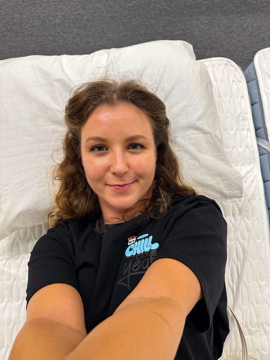 Провожу тест-драйв подушки в IKEA