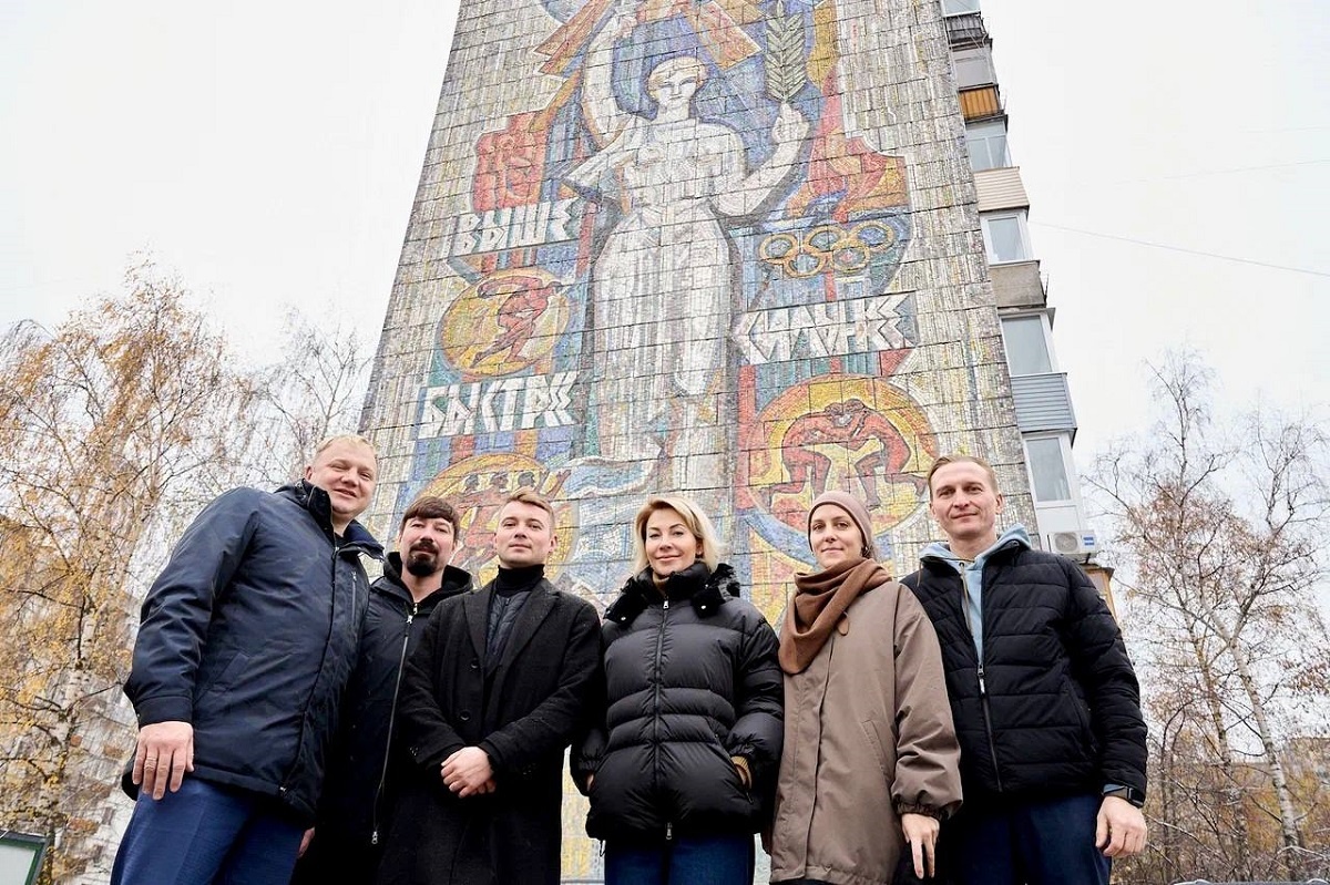    Работы по сохранению и восстановлению панно «Быстрее, выше, сильнее» велись в течение года