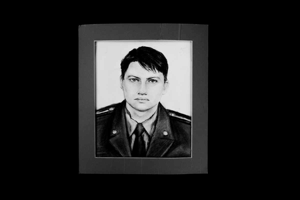 Портрет Мужа, нарисованный к его дню рождения. 2001 г. Бум., уголь.