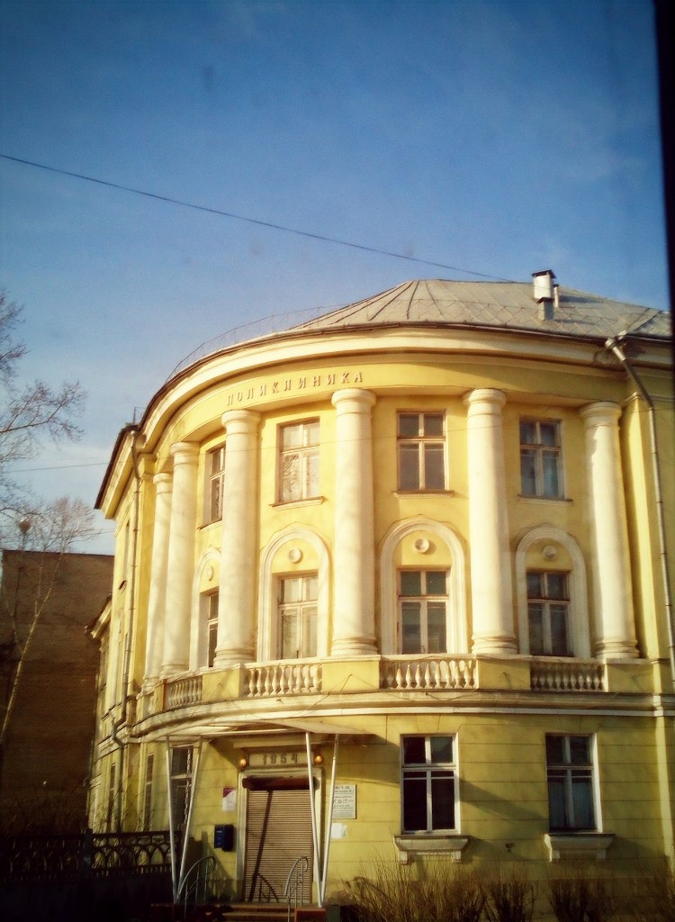 та самая поликлиника, похожая на свадебный торт