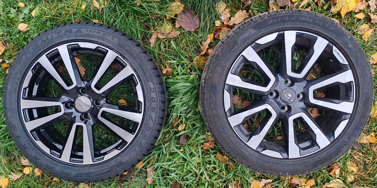 Слева реплика, справа оригинал. 