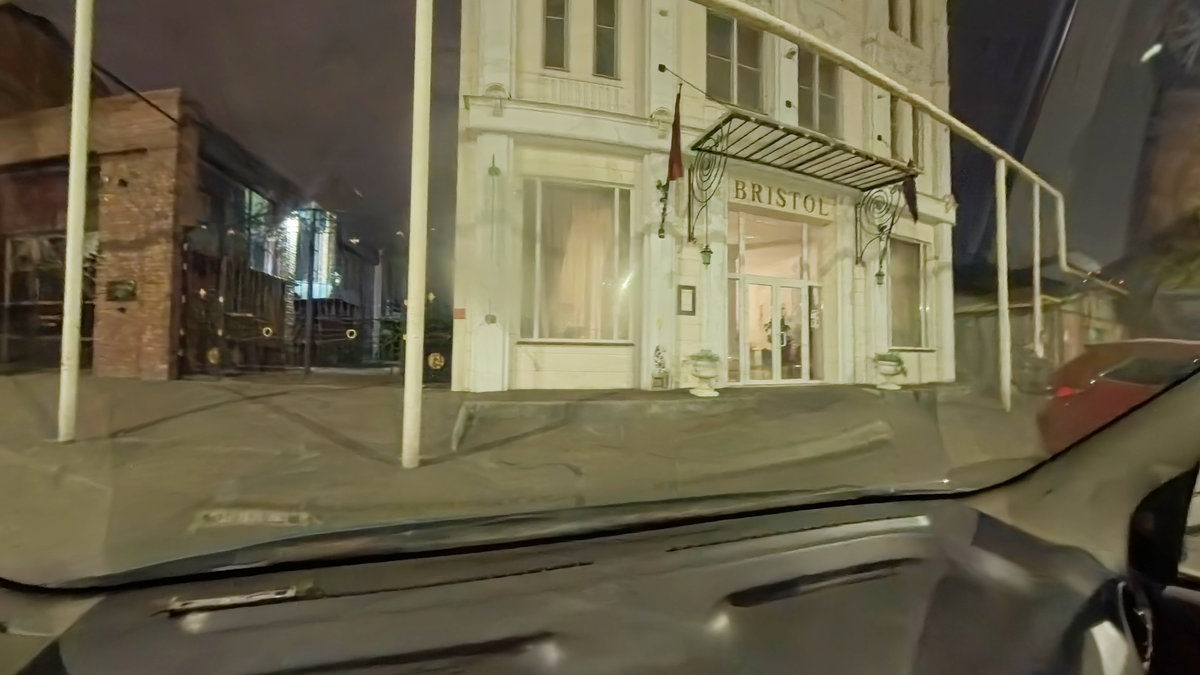 У этого отеля свободные парковочные места