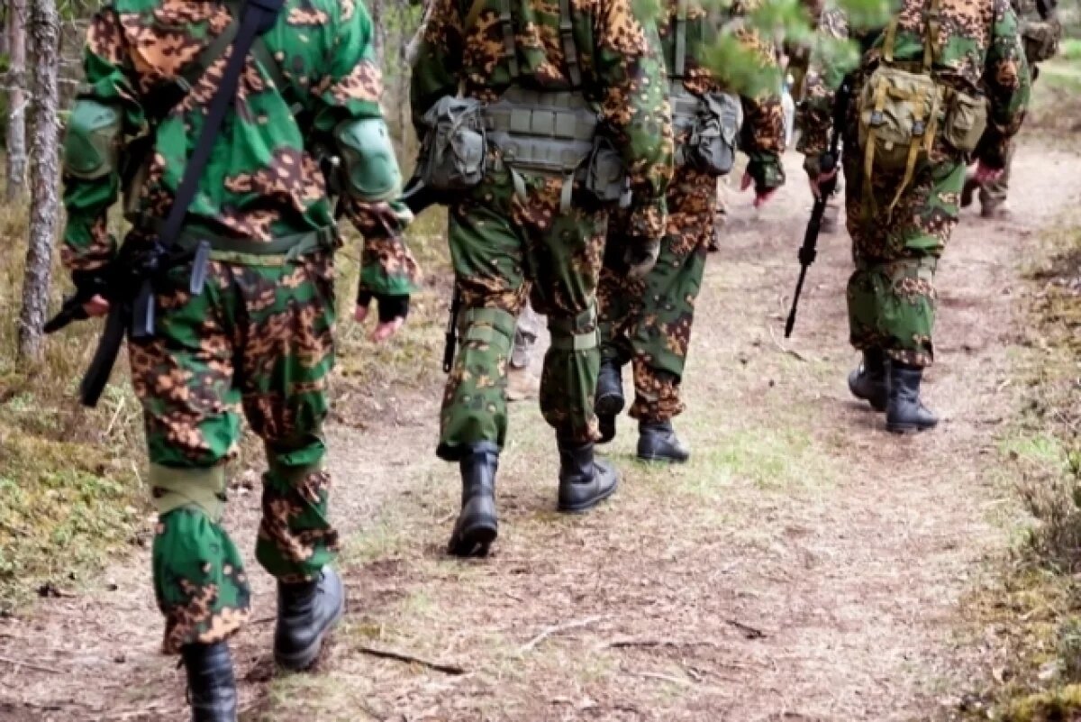    Бегут, не получается — ползут.