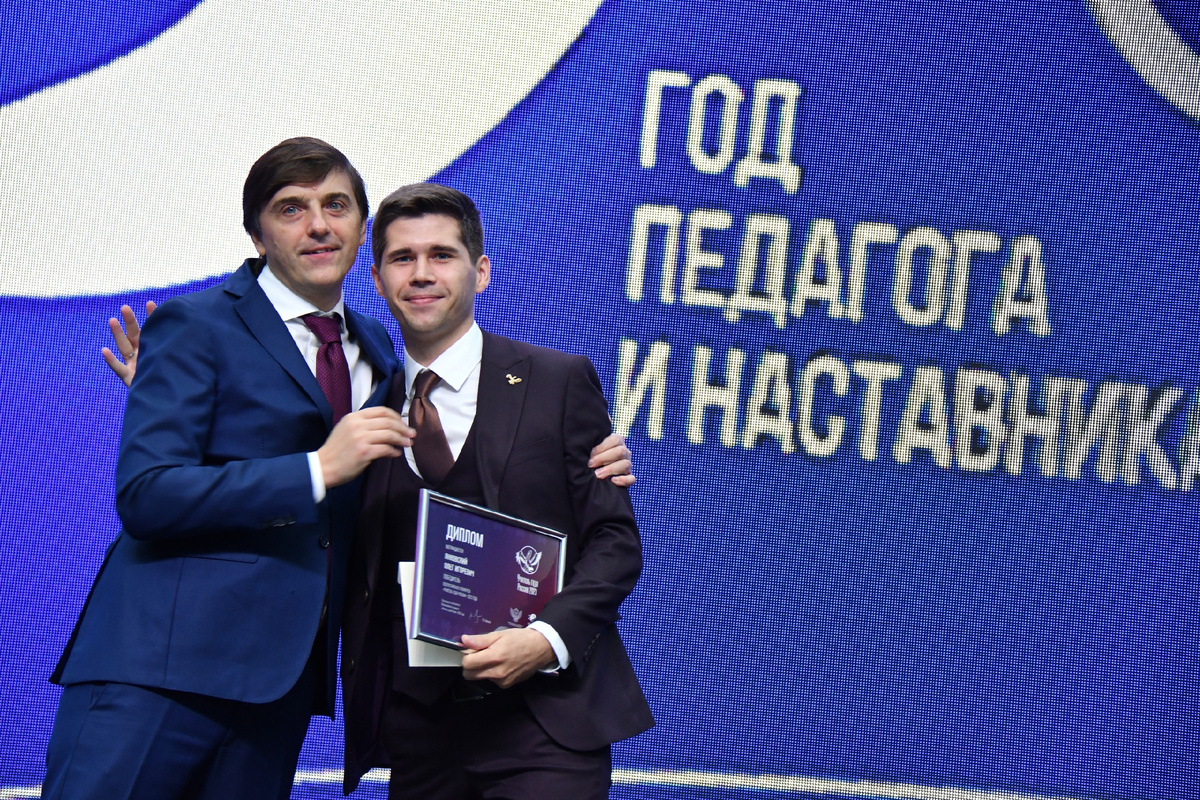 Одна из моих любимых фотографий с этого дня, очень добрая. Фото Вадима Мелешко.