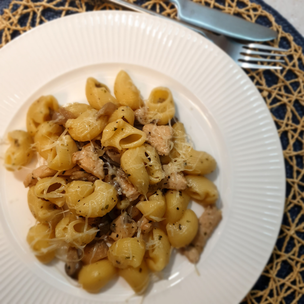 Паста с грибами и курицей 