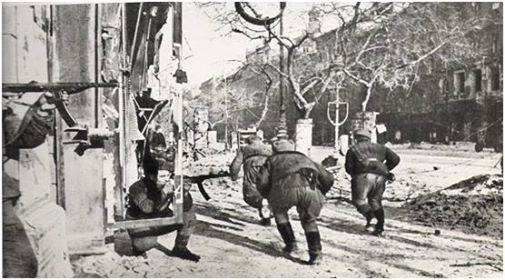 Советские солдаты в Будапеште в начале 1945 года