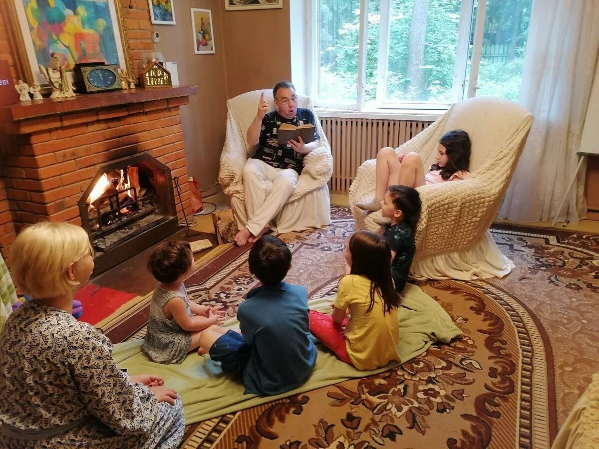 Сказки Пушкина у камина