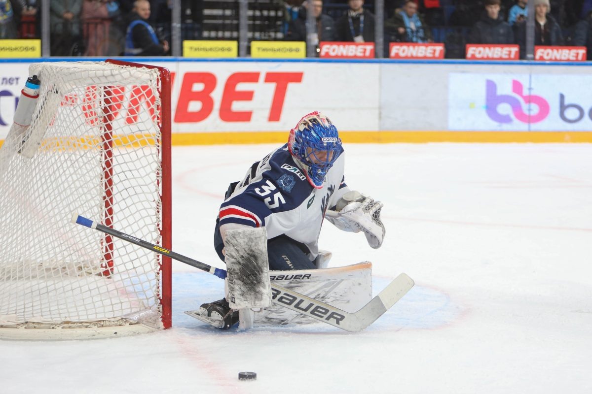    Вратарь автозаводцев Иван Кульбаков в Минске отразил 20 бросков