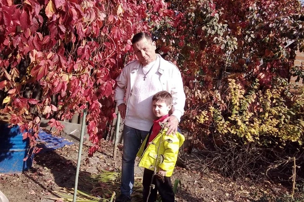 Александр Иванович не претендует на знания психолога и педагога, но старается воспитать хорошего человека. Фото: личный архив героя публикации 