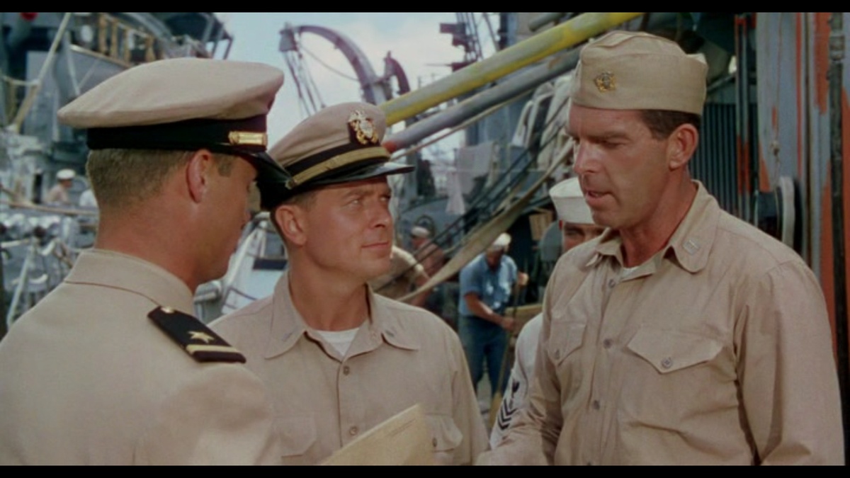 Мичман Уилли Кит на борту корабля знакомится с офицерами. Кадр из фильма