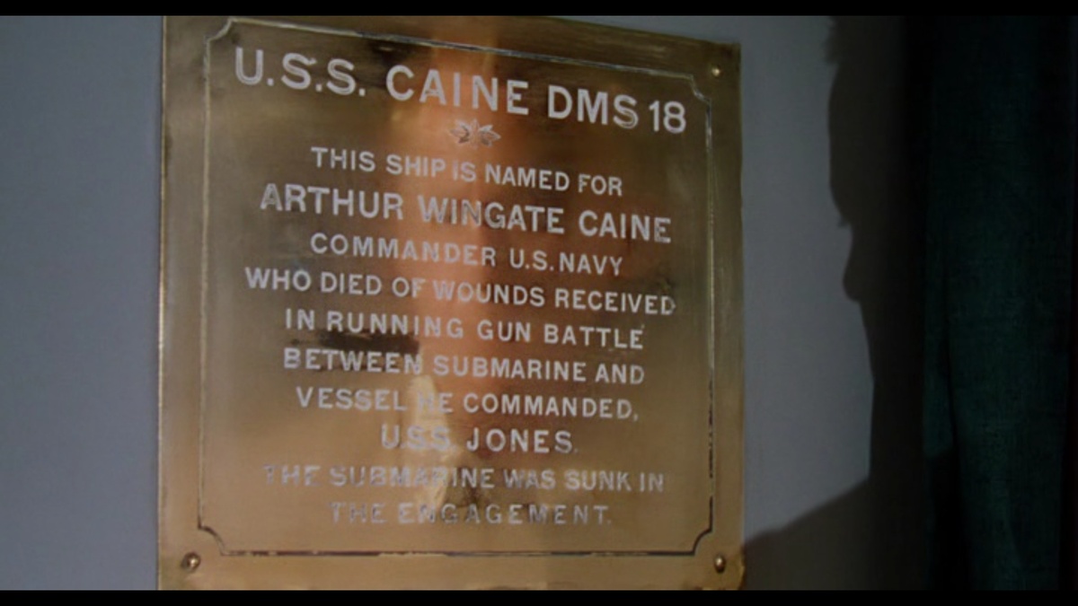 Табличка на эсминце. Кадр из фильма