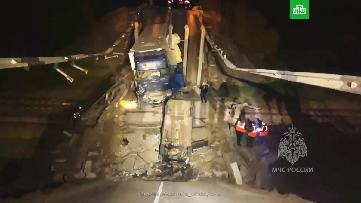    Автомобильный мост обрушился в Крыму: есть пострадавшие