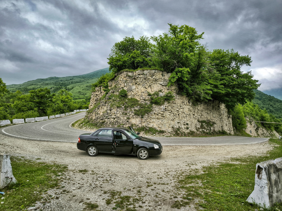 Горный серпантин в Шатойском районе Чеченской Республики