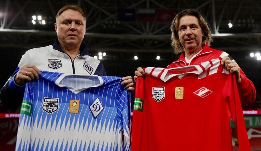     Комплекты форм на ретро-матч «Спартака» и «Динамо». Фото: РФС