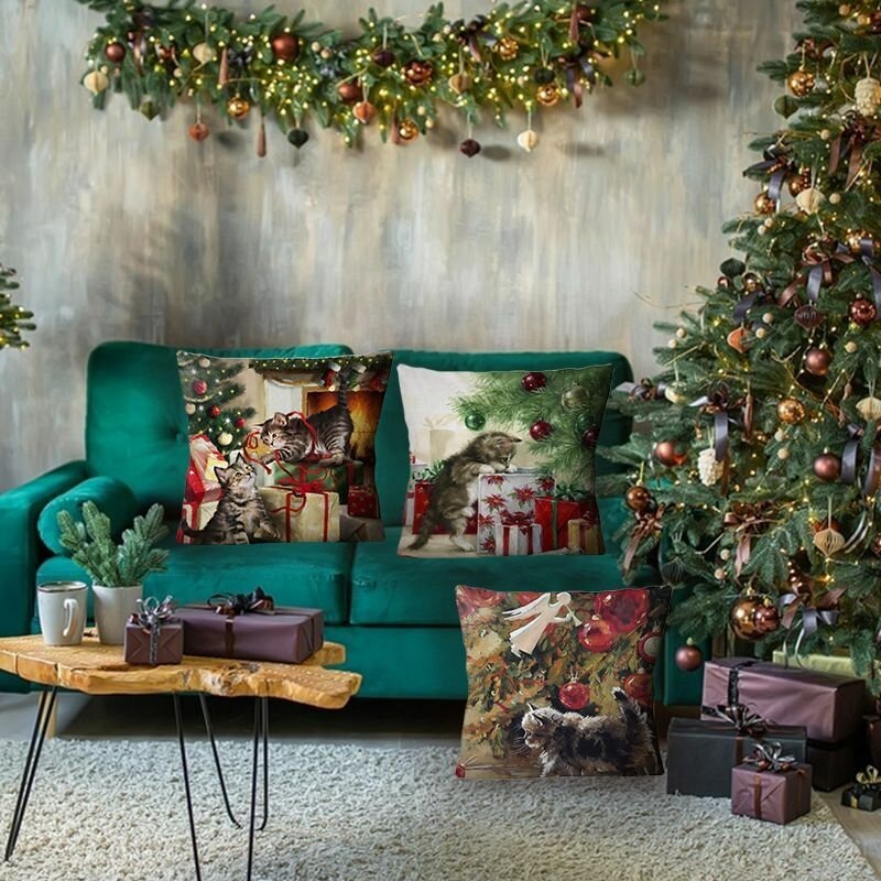 Комплект подушек с новогодними котятами