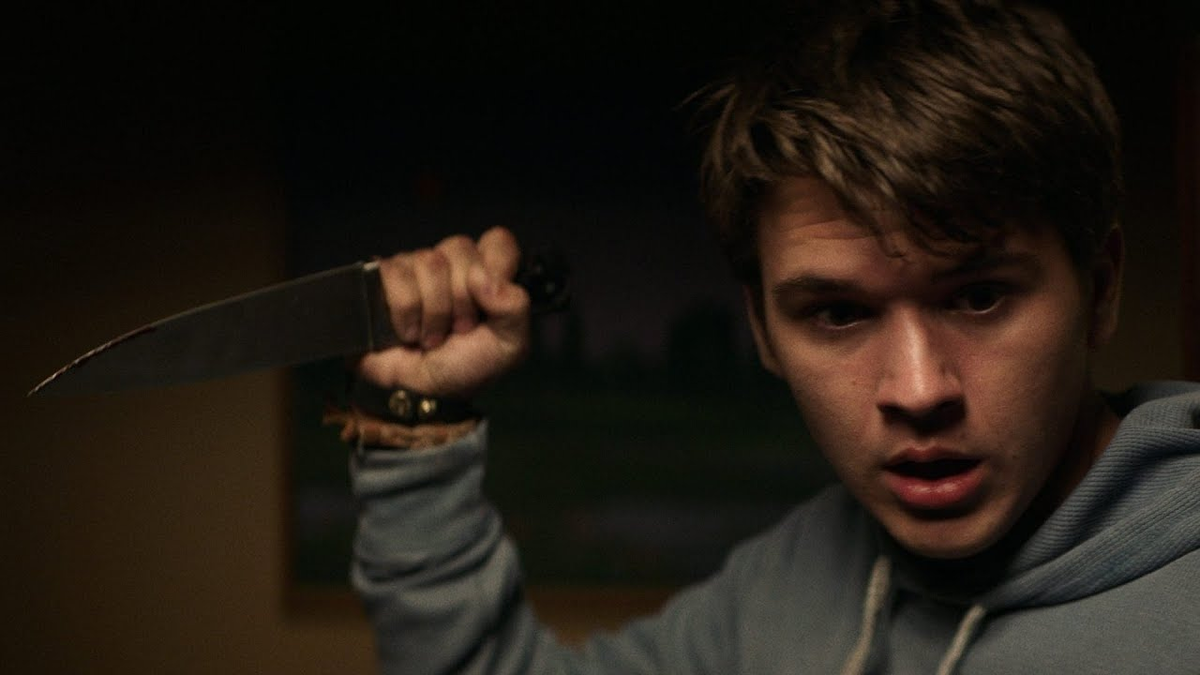 Этот чертов торт на день рождения может быть опасным. Будьте с ними аккуратнее, лучше вооружитесь.