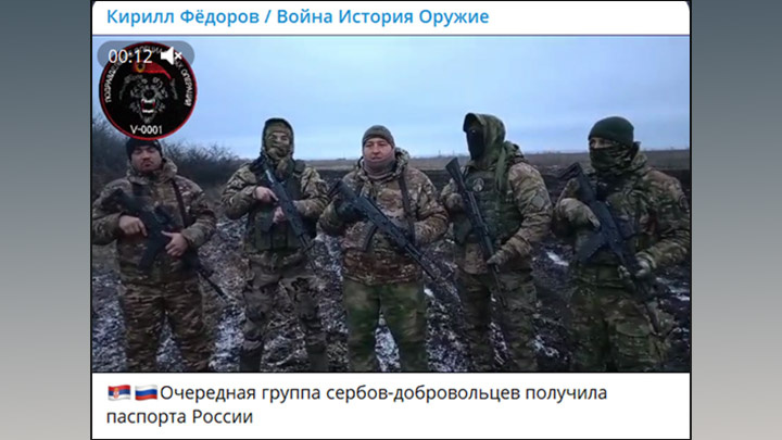    А вот эти люди смогли получить паспорта только благодаря войне. Наша миграционная политика выстроена таким образом, чтобы дружественные России и русским иностранцы всегда оставались за бортом страны. Скриншот с ТГ-канала "Кирилл Фёдоров / Война История Оружие"