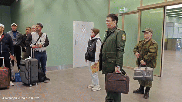    Наша власть уже больше года "прогревает" мигрантское сообщество на предмет того, что служить новой родине рано или поздно придётся. Источник: ТГ-канал Царьграда