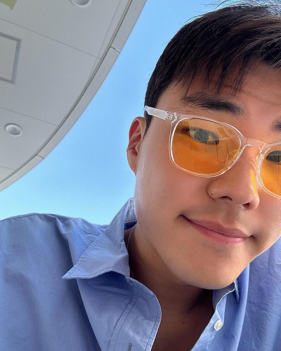    Сон Бом ГынСоцсети