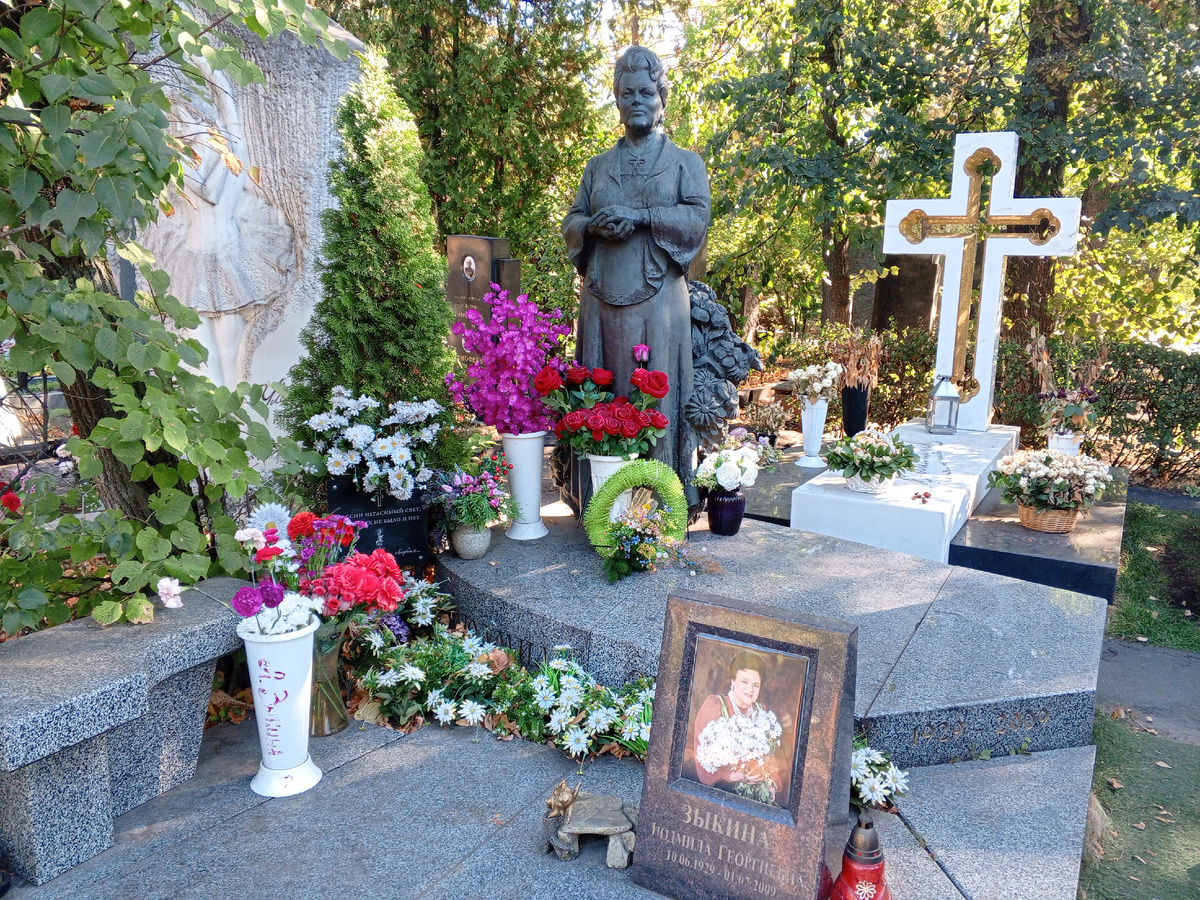 Захоронение Людмилы Зыкиной. Фото автора