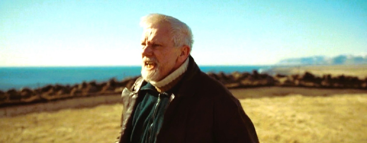 В Исландии возникла огромная трещина, и местный житель просто в шоке...