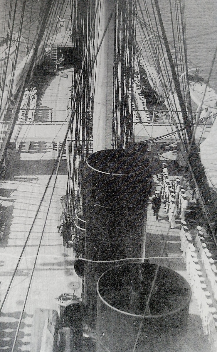 Смотр корабля. На "Князе Пожарском"