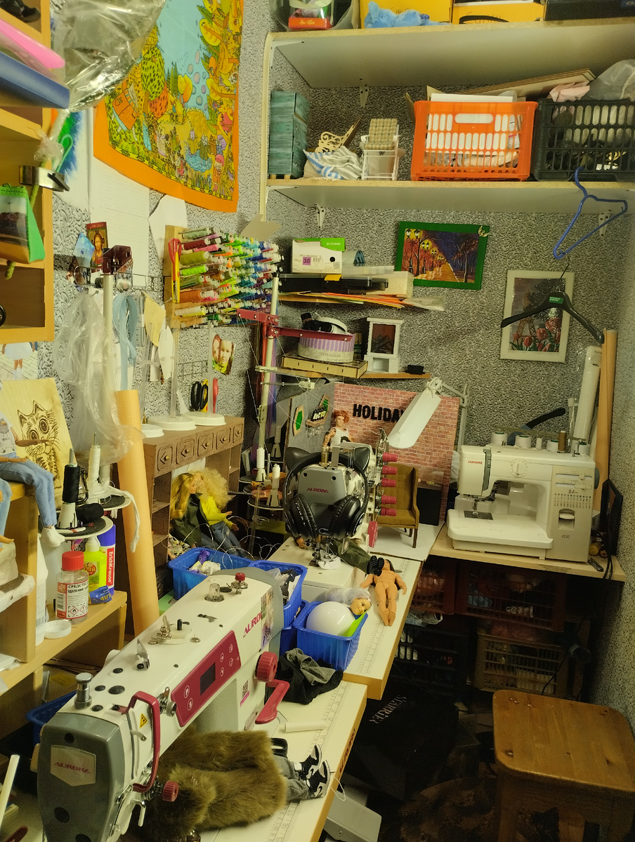 Вот прям как есть. Без уборки, стыда и совести...