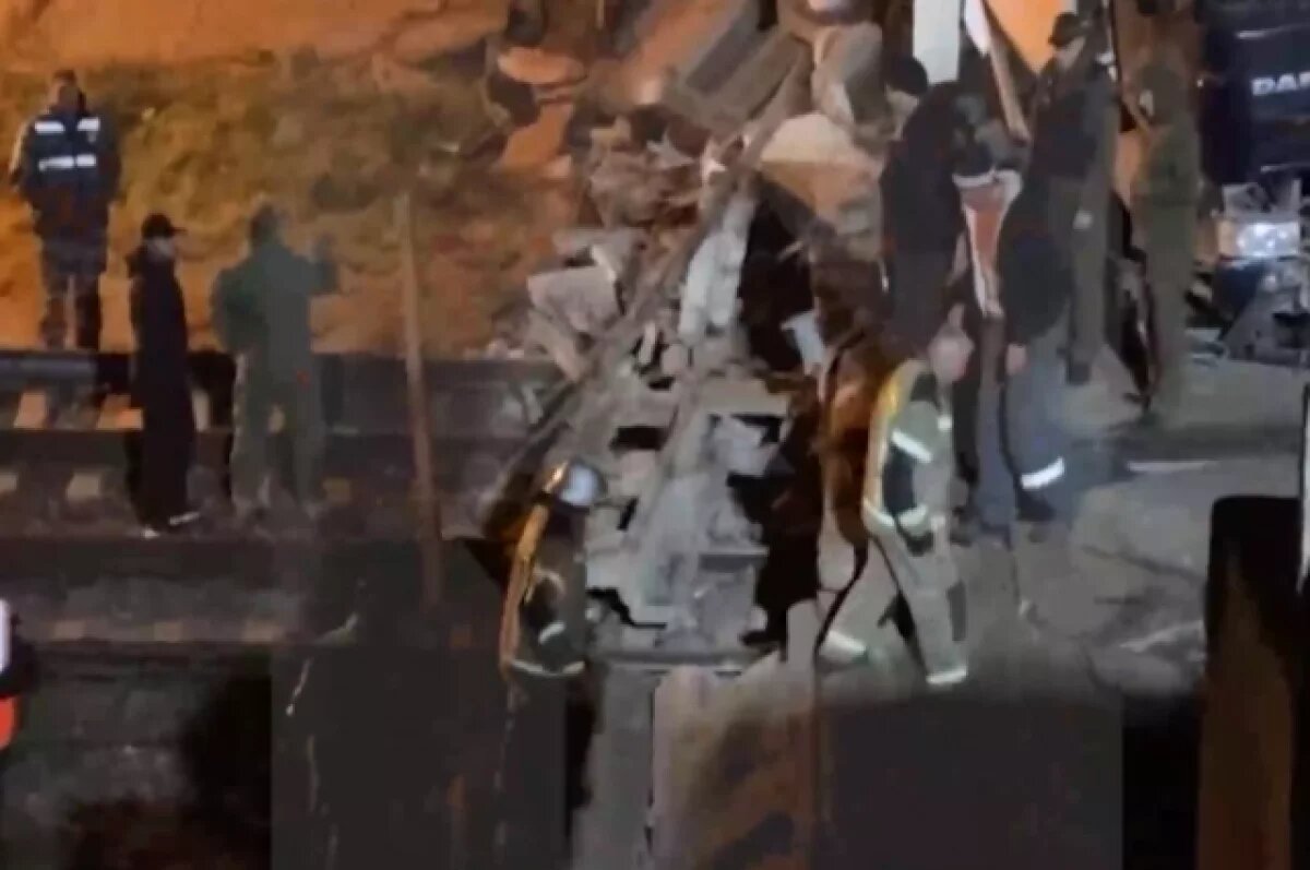    Разбор завалов на месте обрушения моста в Крыму займет примерно сутки