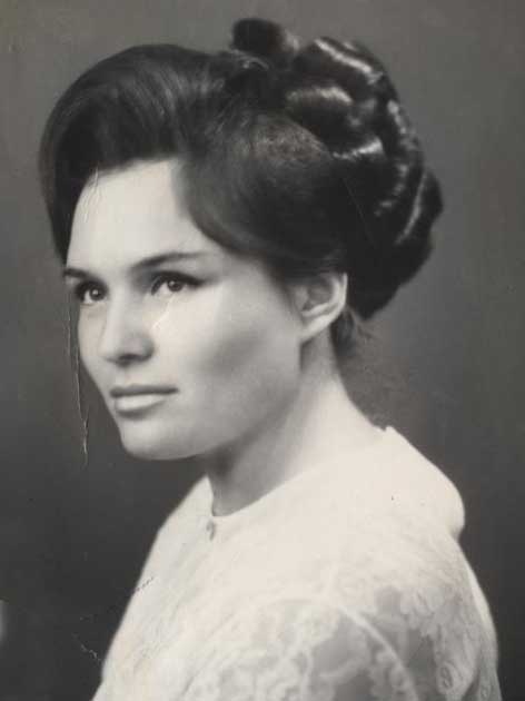 Автор с причёской по моде того времени. В период назначения заместителем директора училища.