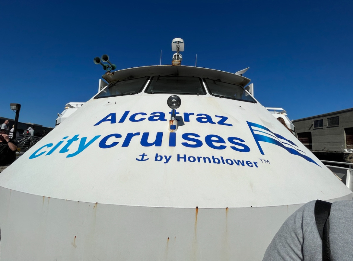 Паром, на котором я перебралась на остров Алькатрас.