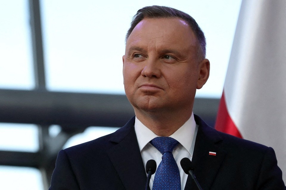    Президент Польши Дуда потерял часть пальца из-за несчастного случая REUTERS