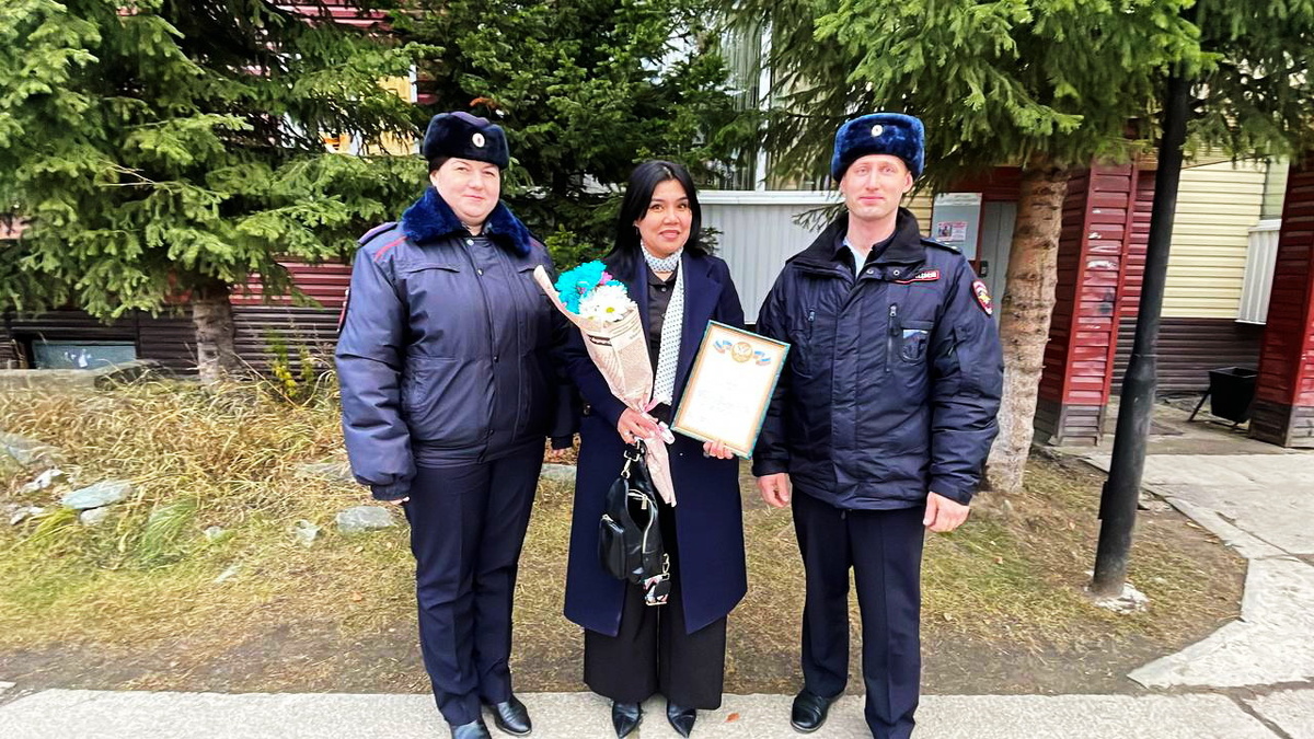    Жительница Пыть-Яха не дала мошенникам отобрать у пенсионерки крупную сумму денег