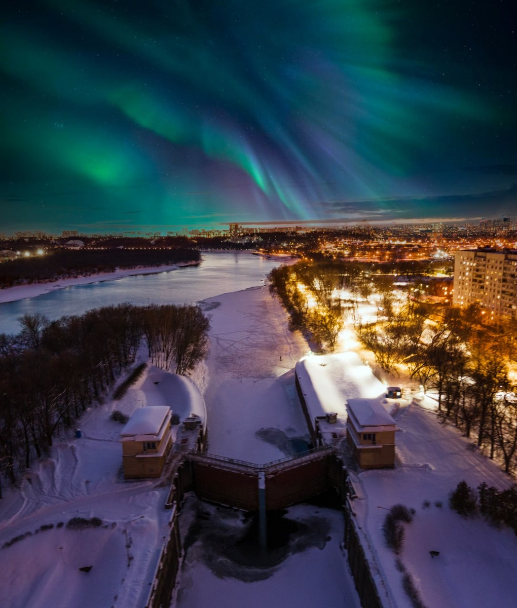 Шлюз № 10. Всего 11 км до Кремля. Строил Дмитлаг, самый большой лагерь в системе ГУЛАГ.