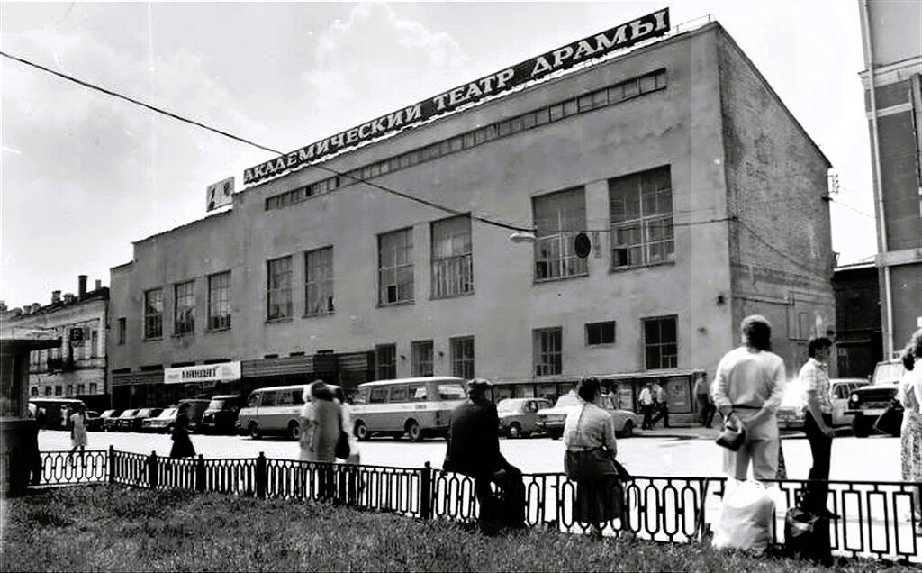 Старое здание Театра драмы. Снимки из интернета